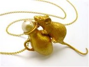 mouse with pearl vas